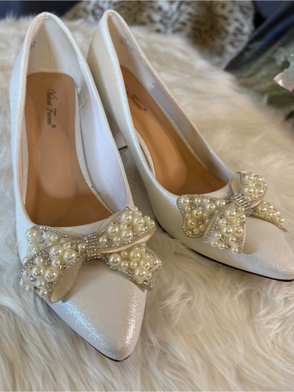 Valenti Franco Pearl Bow Pointed Flats - Shimmery White